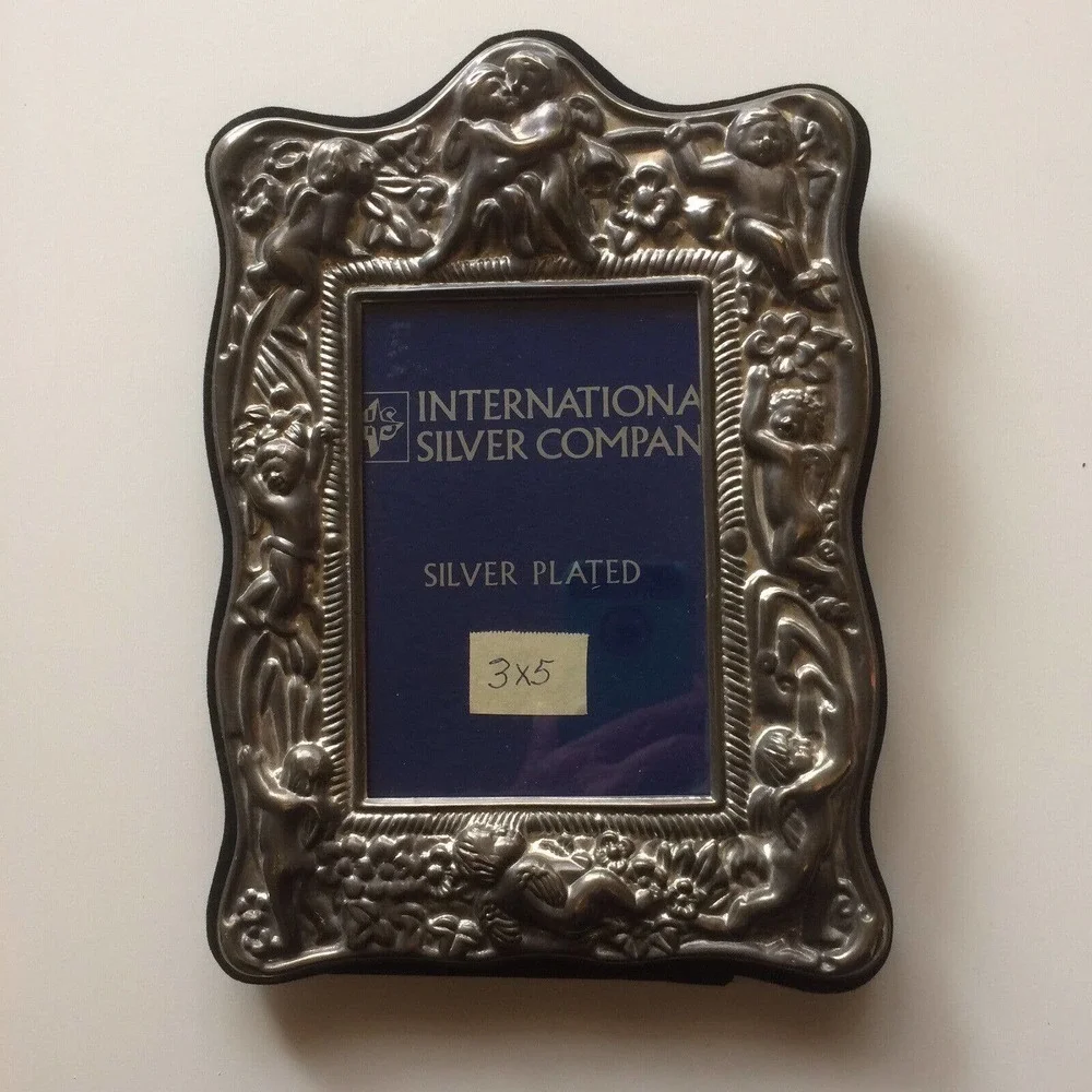 International Silver Co Ornate Frame Silver Plate Holds 3X5 Photos NWOB